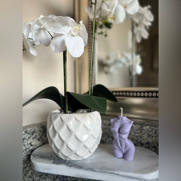 Body Candle - Magnolia and Peony - Picture 1 of 4